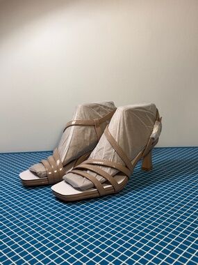 Naturalizer Galaxy Warm Fawn Tan Patent Strappy Heels Size 7M
